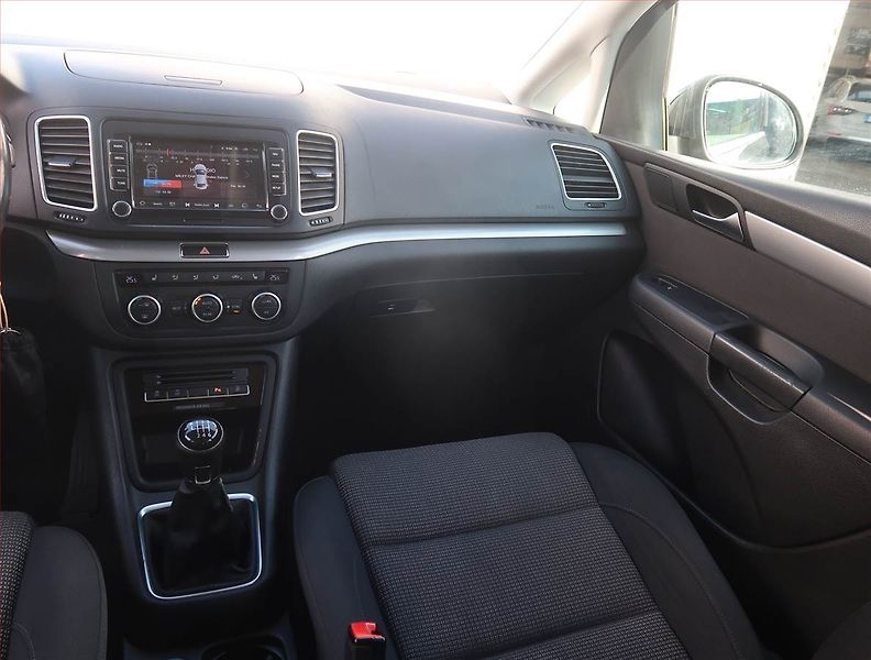 Volkswagen Sharan (2014) 2.0 TDI, 4X4, Serv.kniha - fotka 8 z 19