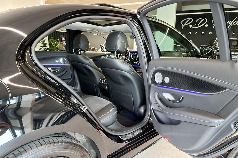 Mercedes-Benz Třídy E (2020) E 220d 4Matic AMG Line - fotka 45 z 112