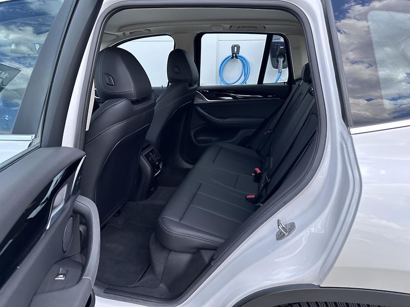 BMW X3 xDrive20i - fotka 8 z 22