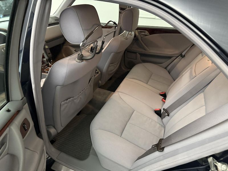 Mercedes-Benz Třídy E (2001) 280I V6 ,150kw, velmi krásný!! - fotka 25 z 35