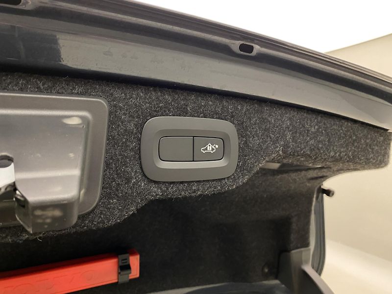 Volvo S60 T4 MOMENTUM AUT  - fotka 32 z 42