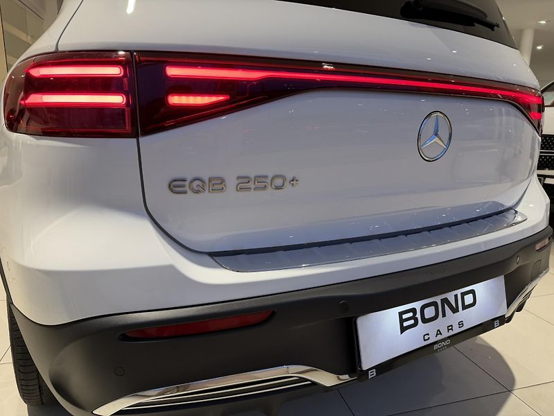 Mercedes-Benz EQB (2025) 250+/AMG/LED/PARKTRONIC  - fotka 5 z 18