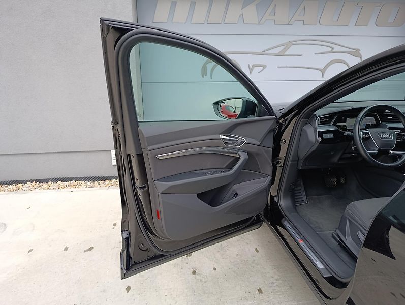 Audi e-tron 55 300kW QUATTRO S-LINE  - fotka 30 z 35