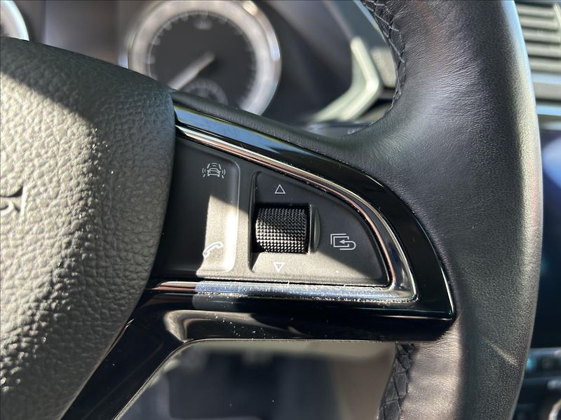 Škoda Superb 2,0 TDi 4x4  L&K DPH WEBASTO - fotka 27 z 50