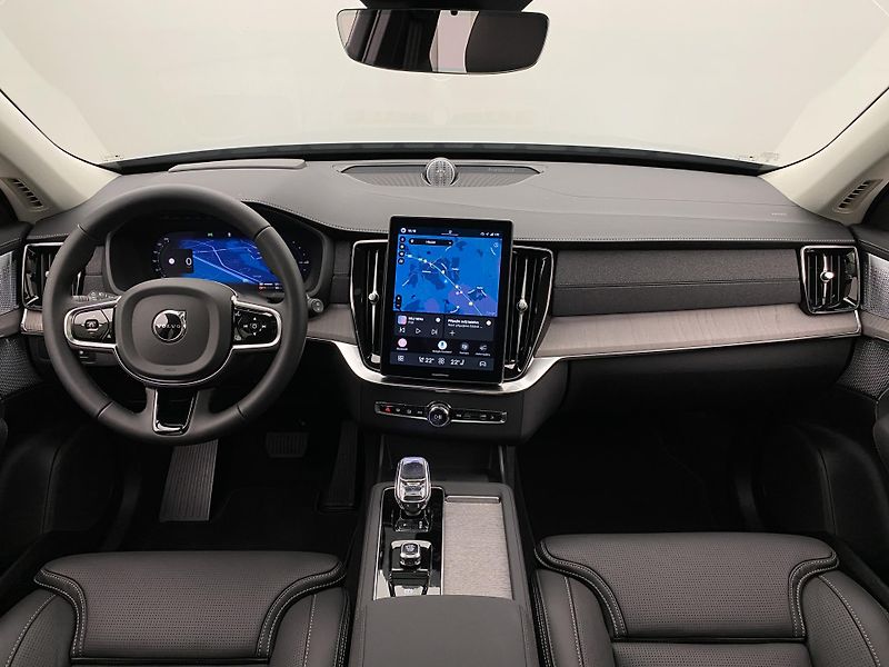 Volvo XC90 (2026) T8 AWD Plug-in DARK PLUS 7m - fotka 2 z 75