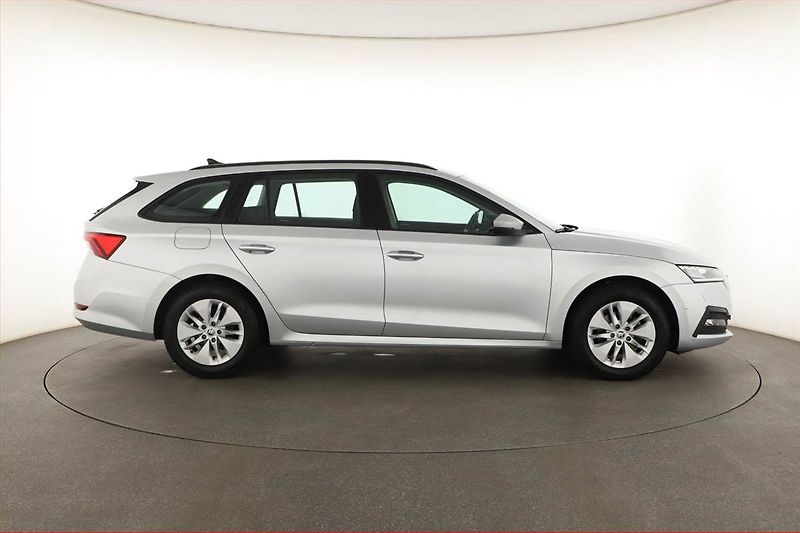 Škoda Octavia (2023) Ambition 2.0 TDI, ČR,1.maj - fotka 6 z 21