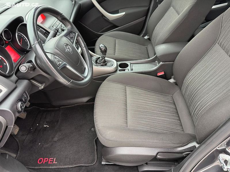Opel Astra 1.7 CDTi 81kW - fotka 12 z 38