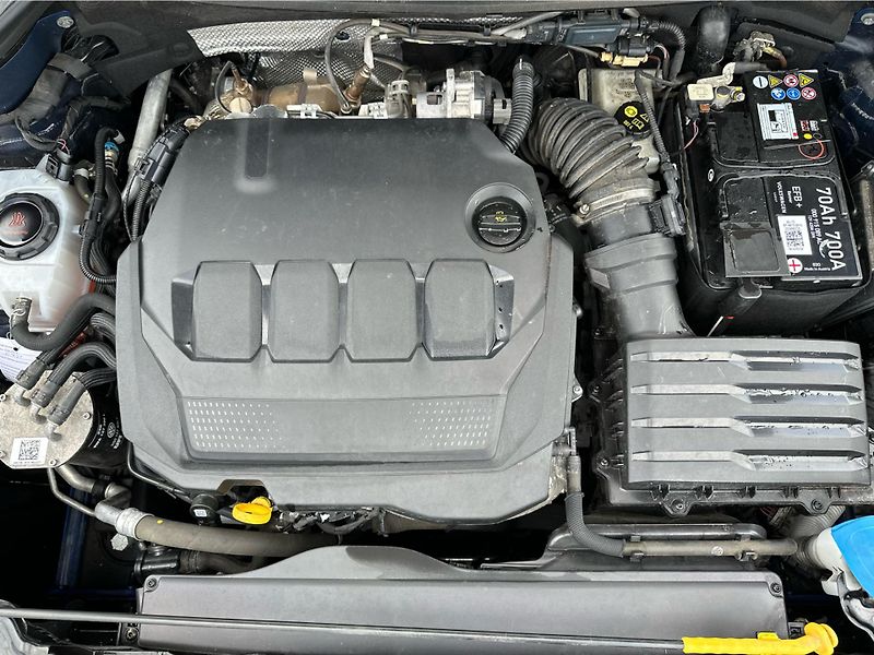 Škoda Karoq Ambiente  TDi 85/2.0 A7F - fotka 15 z 23