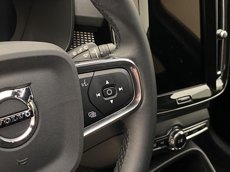 Volvo XC40 B4 AWD DARK PLUS AUT CZ - fotka 21 z 58