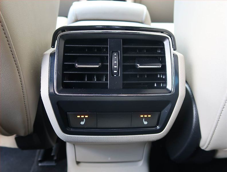 Škoda Karoq (2017) Style Plus 1.5 TSI - fotka 25 z 26