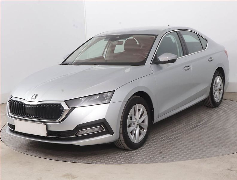 Škoda Octavia (2023) 2.0 TDI - fotka 2 z 15