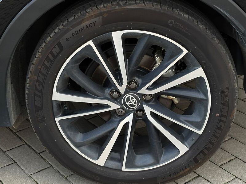 Toyota C-HR 2.0L HEV (4x4)  Executive Prem - fotka 18 z 21