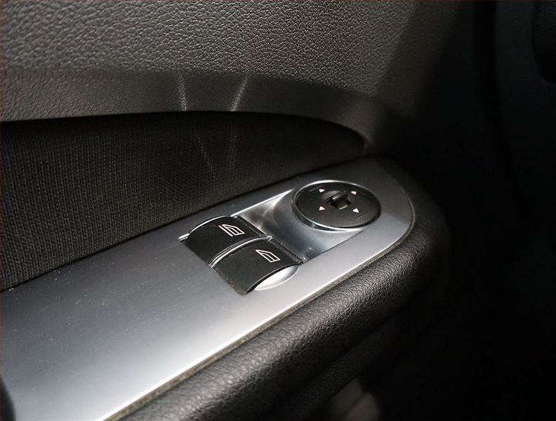 Ford Focus (2010) 1.6 16V, po STK, Tažné - fotka 13 z 15