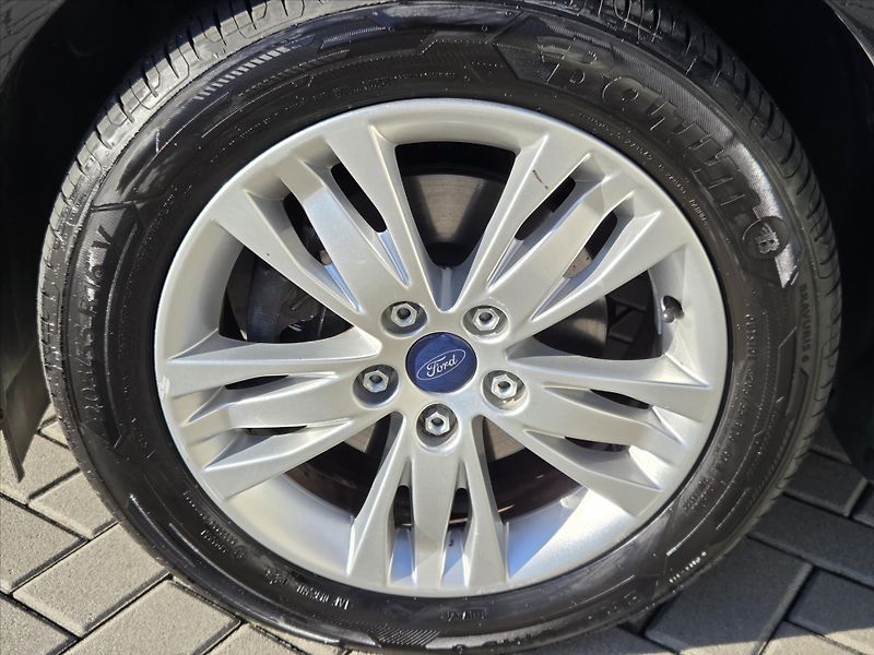 Ford Focus 1,6 Ti-VCT Tažné z. ČR 2.maj 1 - fotka 20 z 22