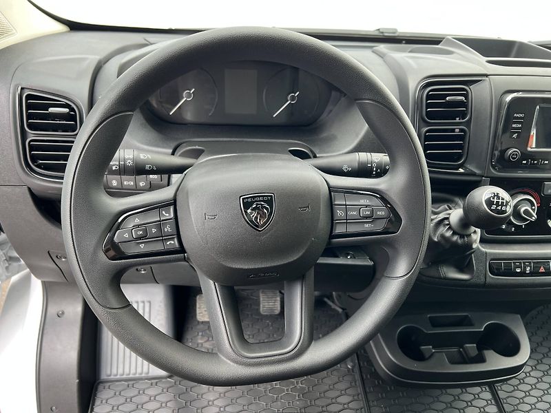 Peugeot Boxer (2026) 3000 L2H1 S&S MAN6 2,2 BlueHDi - fotka 7 z 7