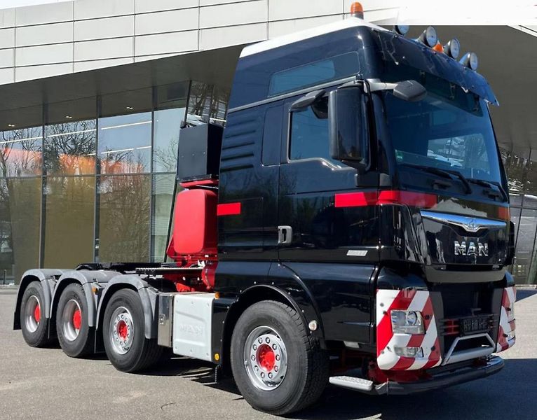 MAN TGX (2016) 41.560 8x4 tahač 120t - fotka 2 z 19