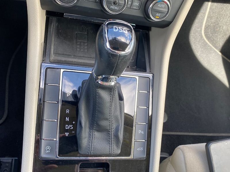 Škoda Superb (2016) 2,0 (110kW) NM Aut. - fotka 22 z 30