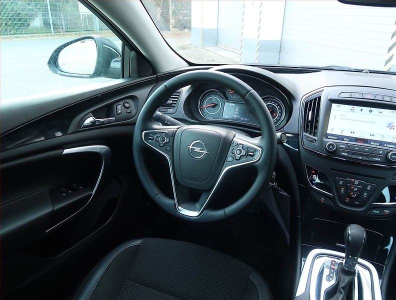 Opel Insignia (2017) 2.0 CDTI, 4X4, Automat - fotka 7 z 23