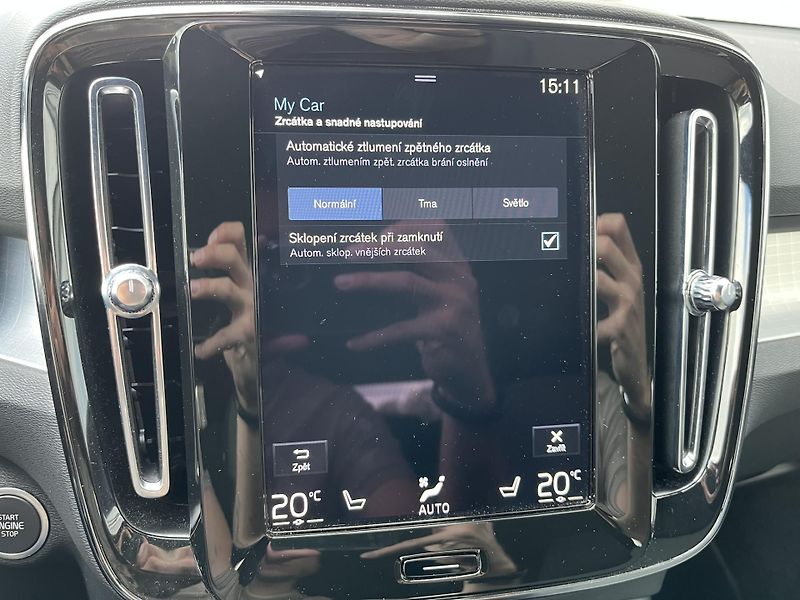 Volvo XC40 FWD T2 Core - fotka 42 z 44