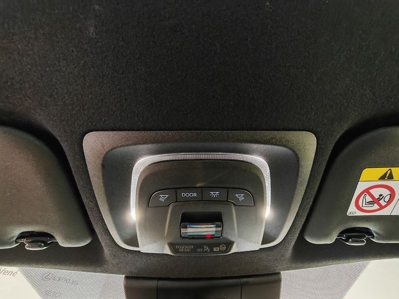 Toyota Corolla Cross 2.0 Hybrid (197 k) Comfort 4x4 - fotka 42 z 43