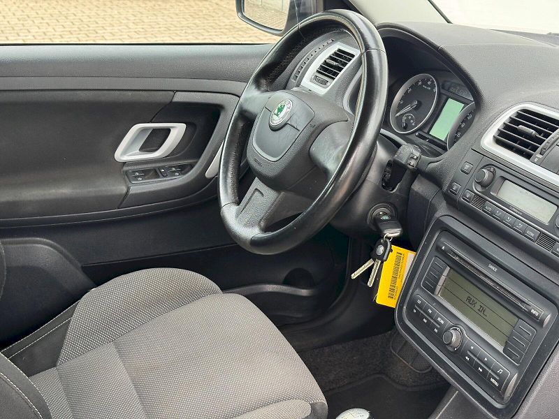 Škoda Fabia (2009) Elegance Edition Combi 1.4 MPI - fotka 10 z 24