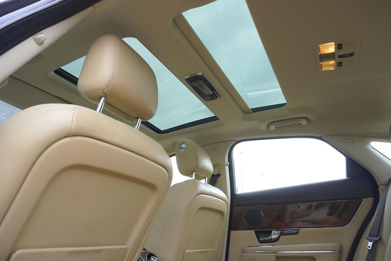Jaguar XJ 5.0 V8 PREMIUM LUXURY - fotka 43 z 53