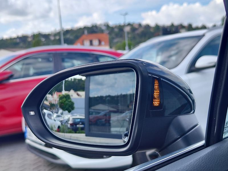 Volkswagen Passat 2.0 TDI/110kW Elegance DSG - fotka 18 z 37