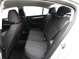 Volkswagen Passat (2011) 1.4 TSi, AC, výhřev sed - náhled 10