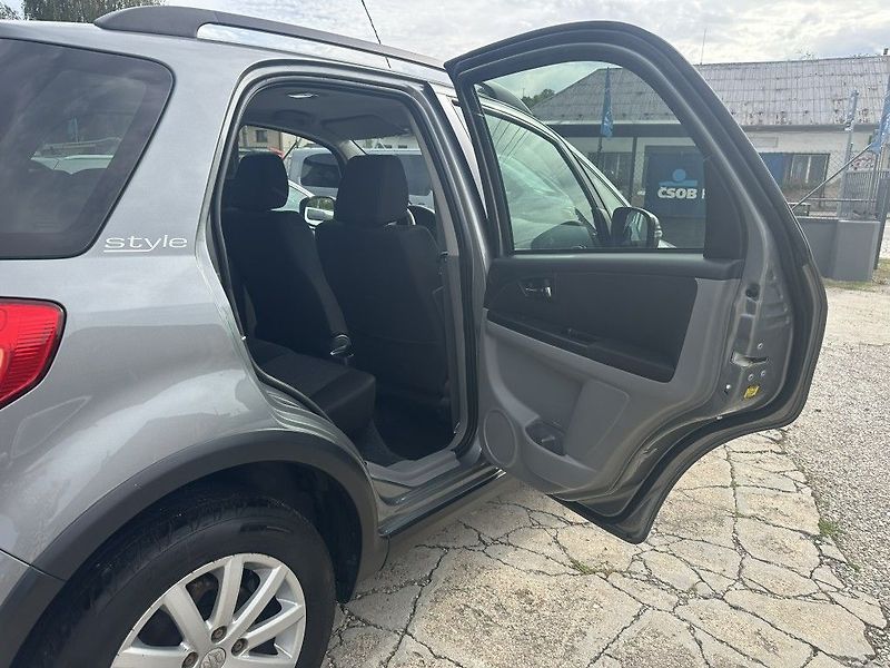 Suzuki SX4 Style 1.6i 88kW  serviska - fotka 20 z 24