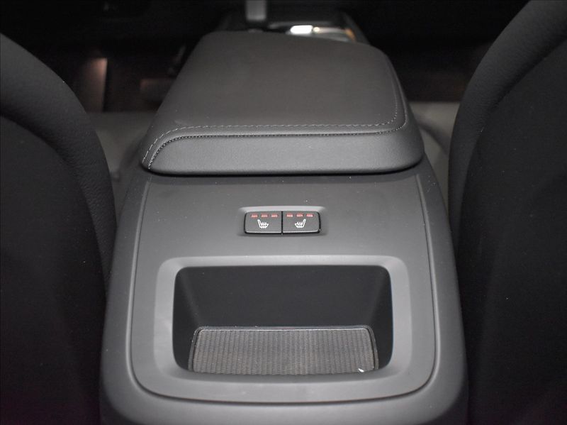 Volvo XC60 2,0 T6 AWD Plus - fotka 15 z 24
