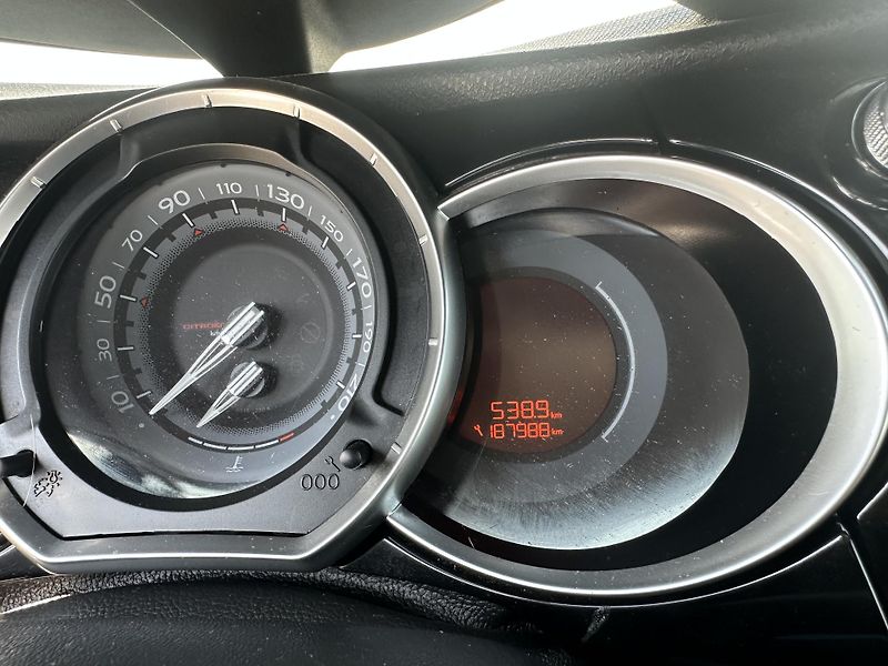 Citroën DS3 (2012) 1.6VTi 88kW - fotka 17 z 21
