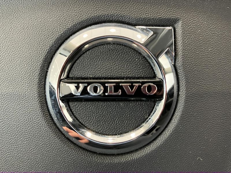 Volvo XC40 T3 FWD Kinetic AT8 - fotka 36 z 36