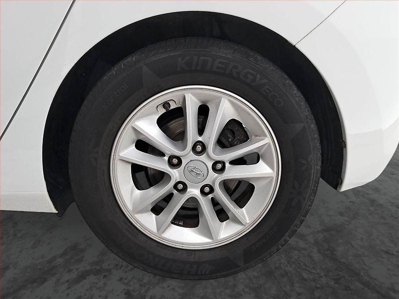 Hyundai i30 (2015) Trikolor 1.4 CVVT, Serv.kniha - fotka 15 z 16