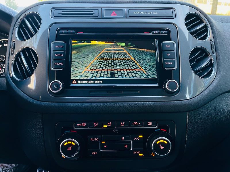 Volkswagen Tiguan 1.4TSI 4x4 MAN SERVISKA TAŽNÉ - fotka 38 z 52