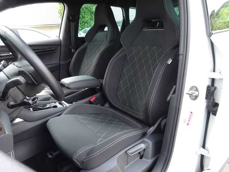 Škoda Karoq (2025) 2,0TDi /110kW  DSG Sportline - fotka 18 z 27