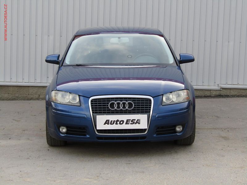 Audi A3 (2006) 1.6i, AC, výhřev.sed - fotka 2 z 14