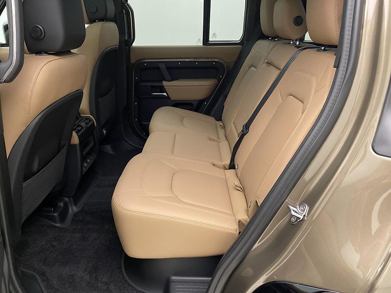 Land Rover Defender 110 D250 X-DYNAMIC SE AWD CZ  - fotka 5 z 50