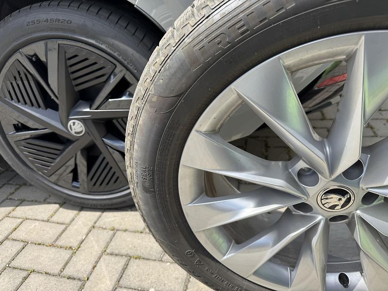 Škoda Enyaq (2025) RS 4x4 82 ČR ZÁRUKA 1 MAJITEL - fotka 33 z 35