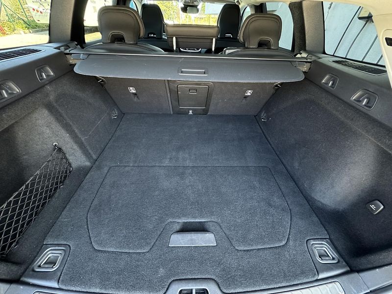 Volvo V60 B4 FWD PLUS DARK // 1. Maj. - fotka 28 z 46