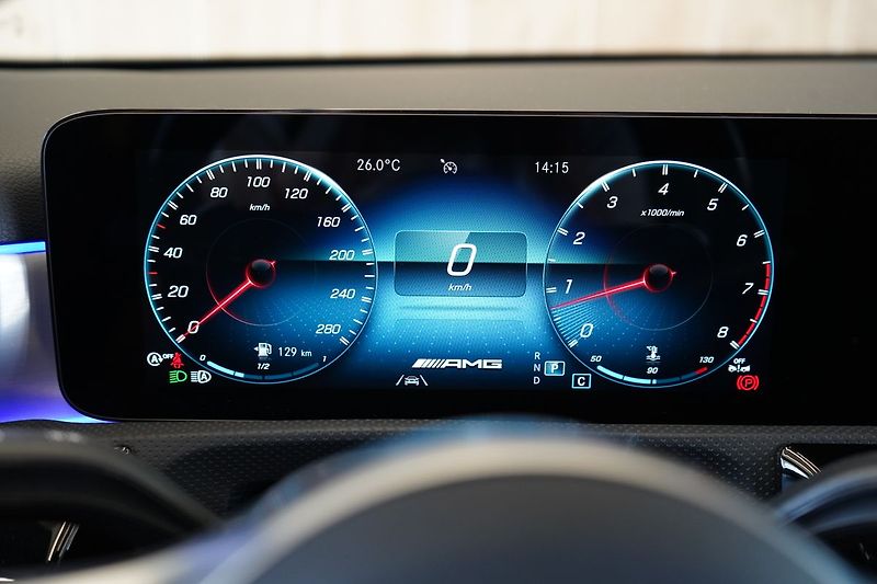 Mercedes-Benz Třídy A 35 AMG 4MATIC, AERO, Kamera - fotka 23 z 42