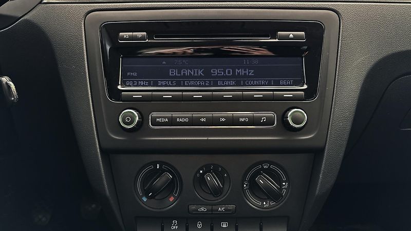 Škoda Rapid (2014) 1.2  TSI + REZERVA + ZIM. PNEU - fotka 11 z 23