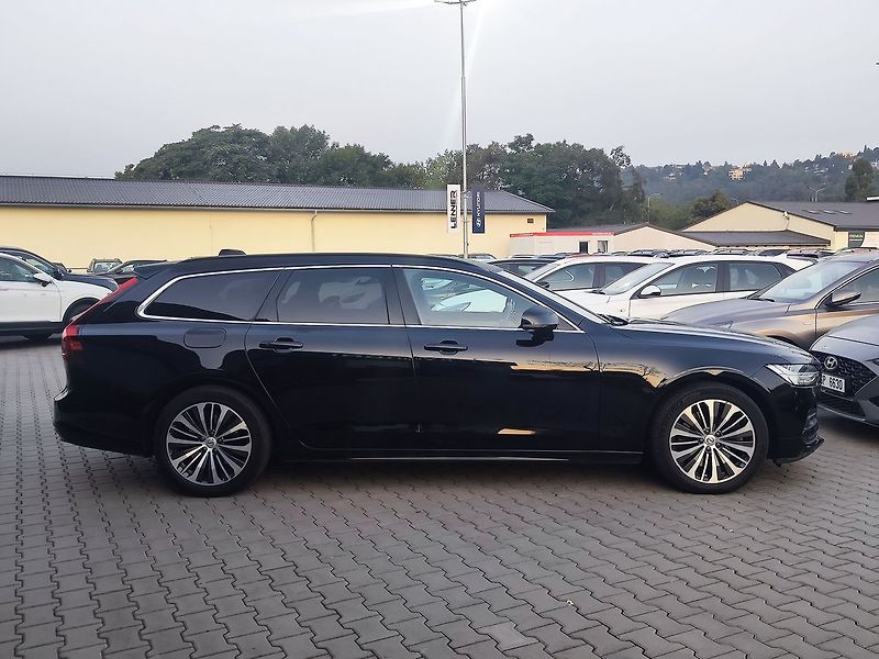 Volvo V90 B5 2.0/184kW Momentum Pro - fotka 4 z 39