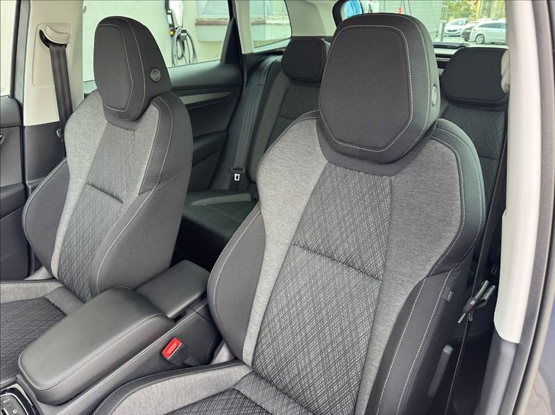 Škoda Karoq 2,0 TDI DSG STYLE DPH 1.maj ČR - fotka 22 z 50