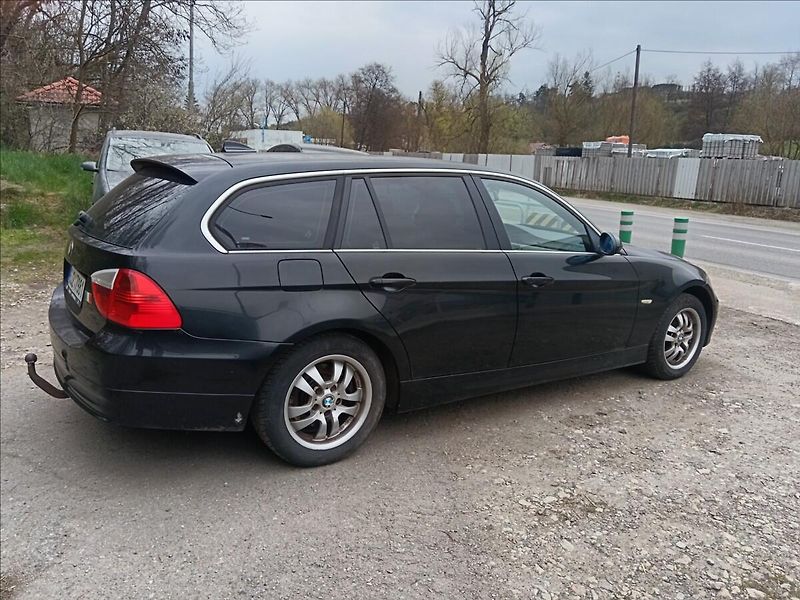 BMW Řada 3 2,5 - fotka 12 z 19