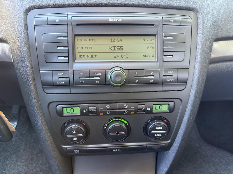 Škoda Octavia 1,6i 75kW ELEGANCE - fotka 18 z 20