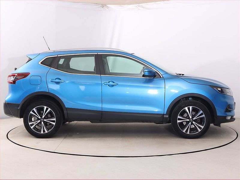 Nissan Qashqai (2022) 1.3 DIG-T, Serv.kniha - fotka 6 z 19
