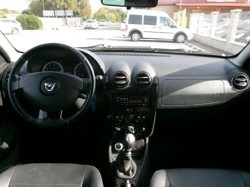 Dacia Duster 1,6 16V KLIMA 4X4 PRESTIGE  - fotka 18 z 28