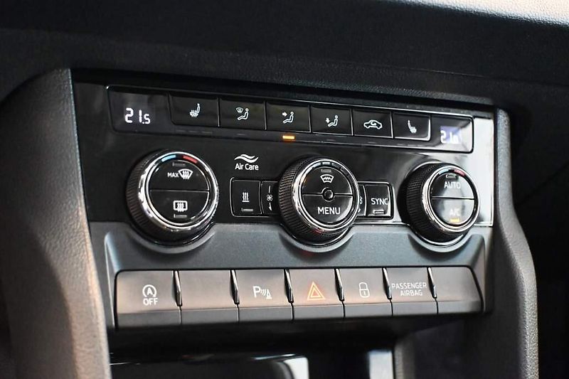 Škoda Karoq (2024) 2.0 4x4 DSG LED TOUR Virtual K - fotka 24 z 33
