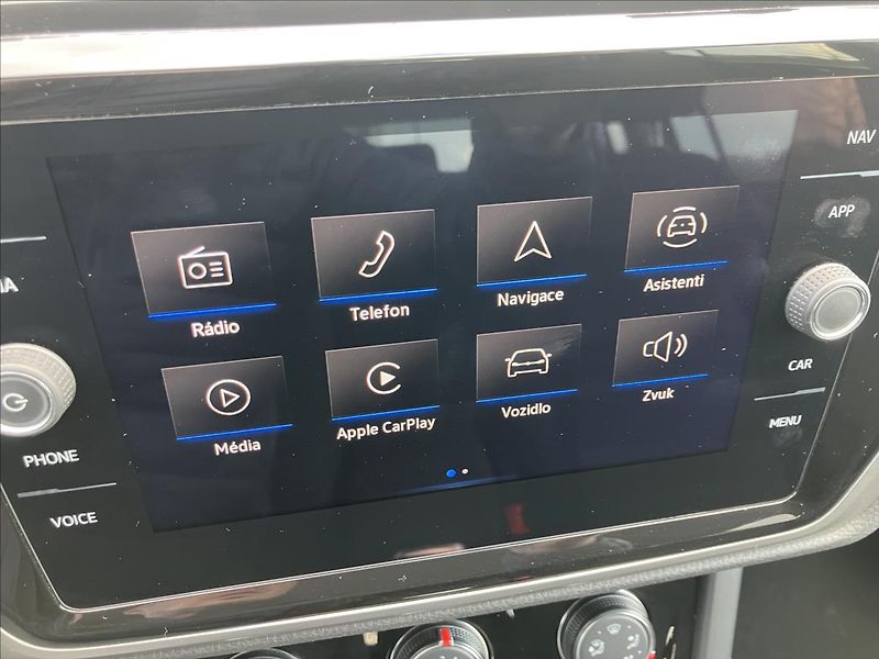 Volkswagen Touran 2,0 TAŽNÉ, LED,APPLE CAR PLAY - fotka 18 z 21