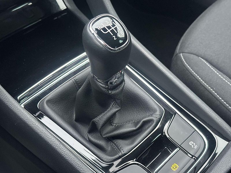 Škoda Karoq (2024) 2.0 TDI Selection Drive - fotka 16 z 34